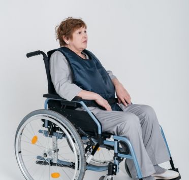 Фиксирующий жилет для инвалидного кресла. Изображение №1